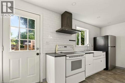 146 Barnesdale Avenue N, Hamilton, ON 