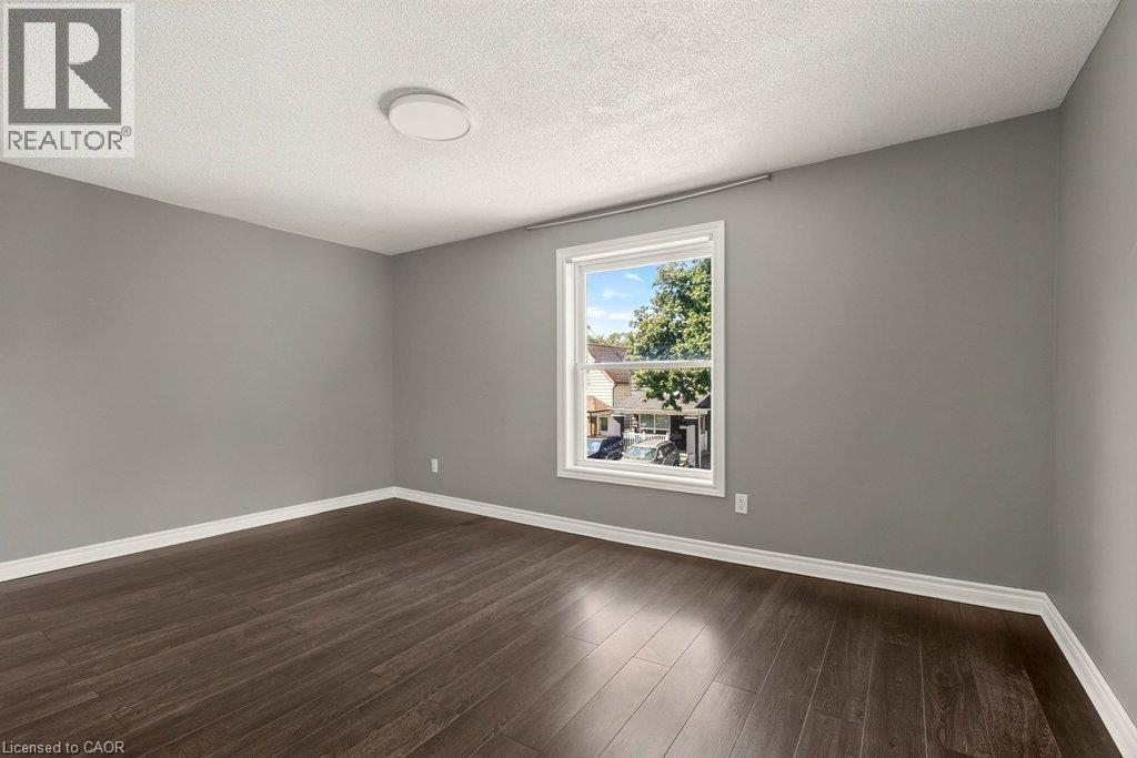 146 Barnesdale Avenue N, Hamilton, ON