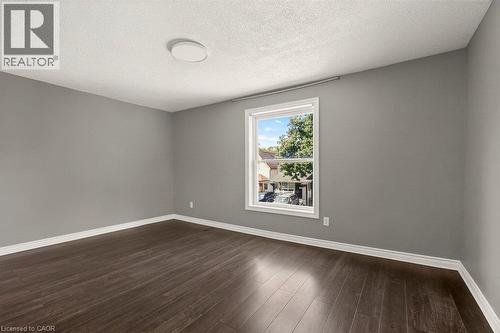 146 Barnesdale Avenue N, Hamilton, ON 