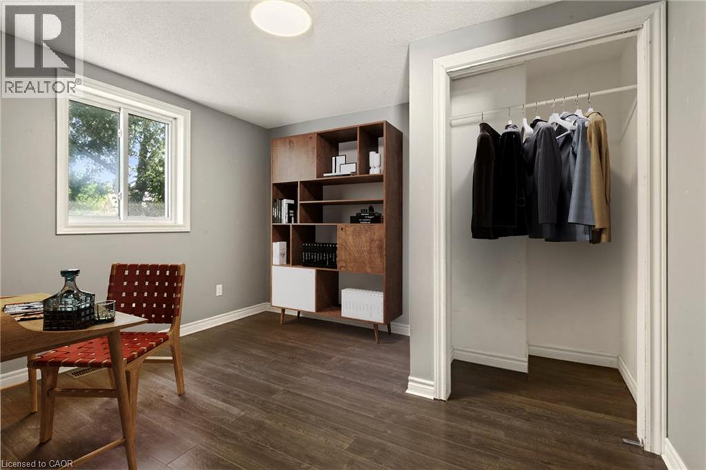 Virtually staged - 146 Barnesdale Avenue N, Hamilton, ON