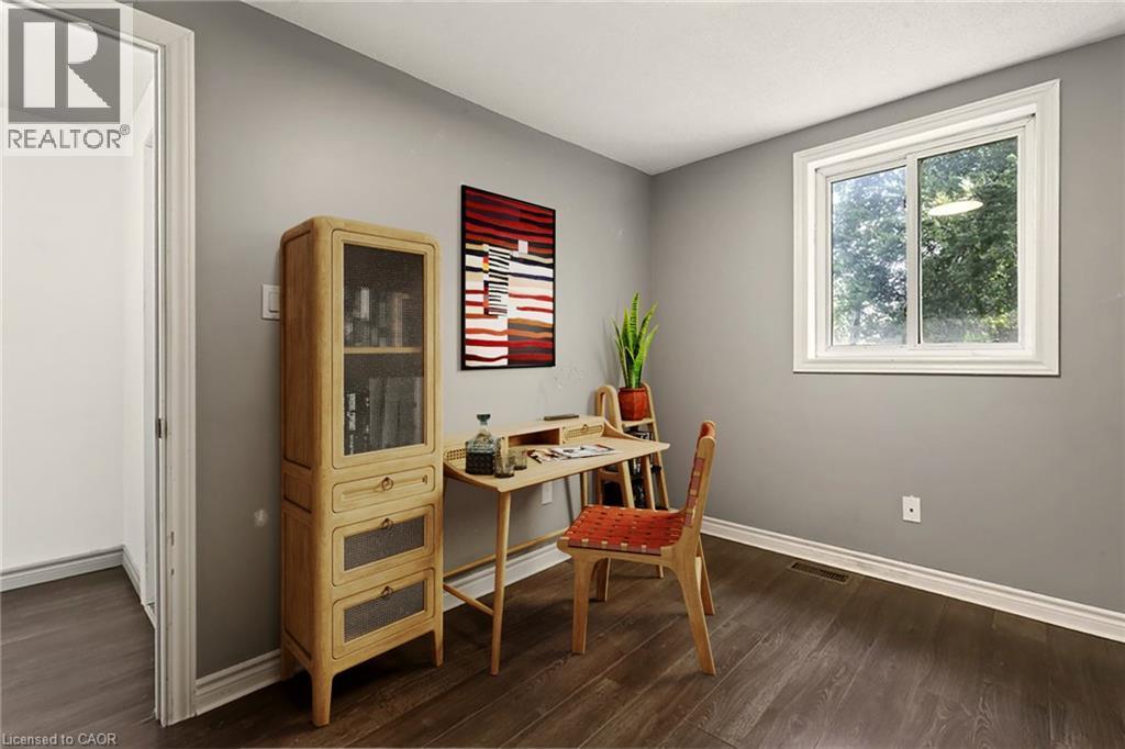 Virtually staged - 146 Barnesdale Avenue N, Hamilton, ON