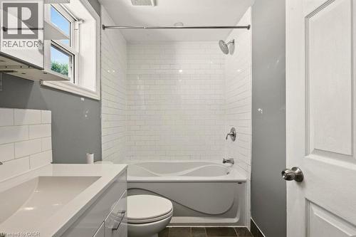 146 Barnesdale Avenue N, Hamilton, ON 