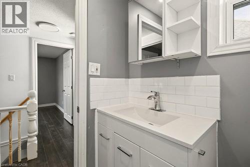 146 Barnesdale Avenue N, Hamilton, ON 