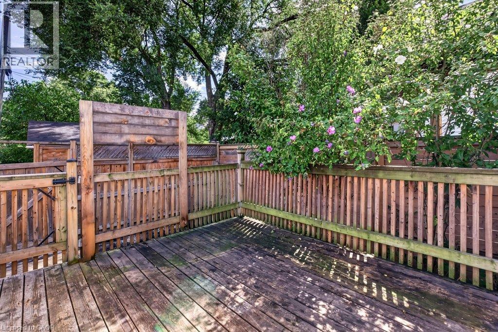 146 Barnesdale Avenue N, Hamilton, ON