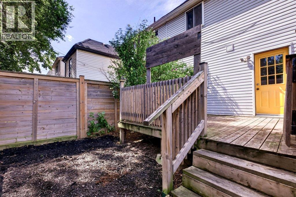 146 Barnesdale Avenue N, Hamilton, ON