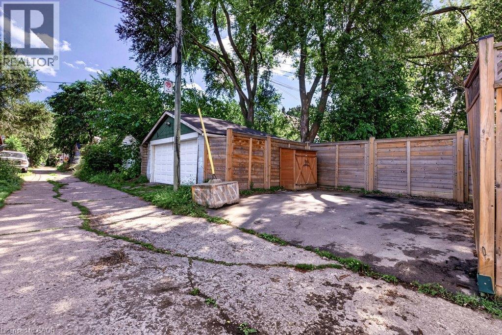 146 Barnesdale Avenue N, Hamilton, ON