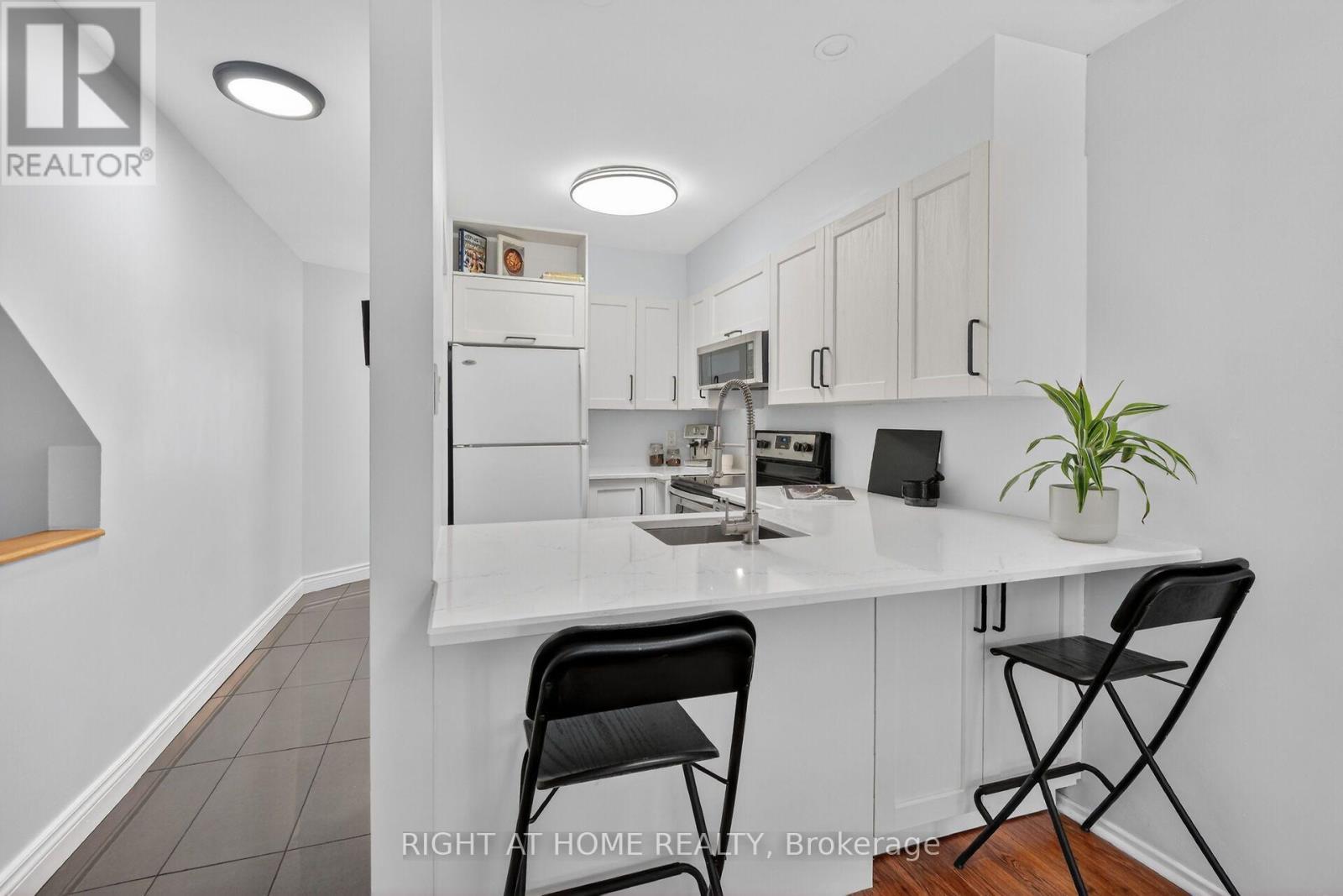 43 Crispin Private, Ottawa, ON