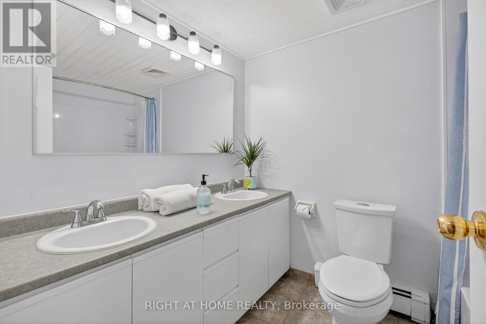 43 Crispin Private, Ottawa, ON
