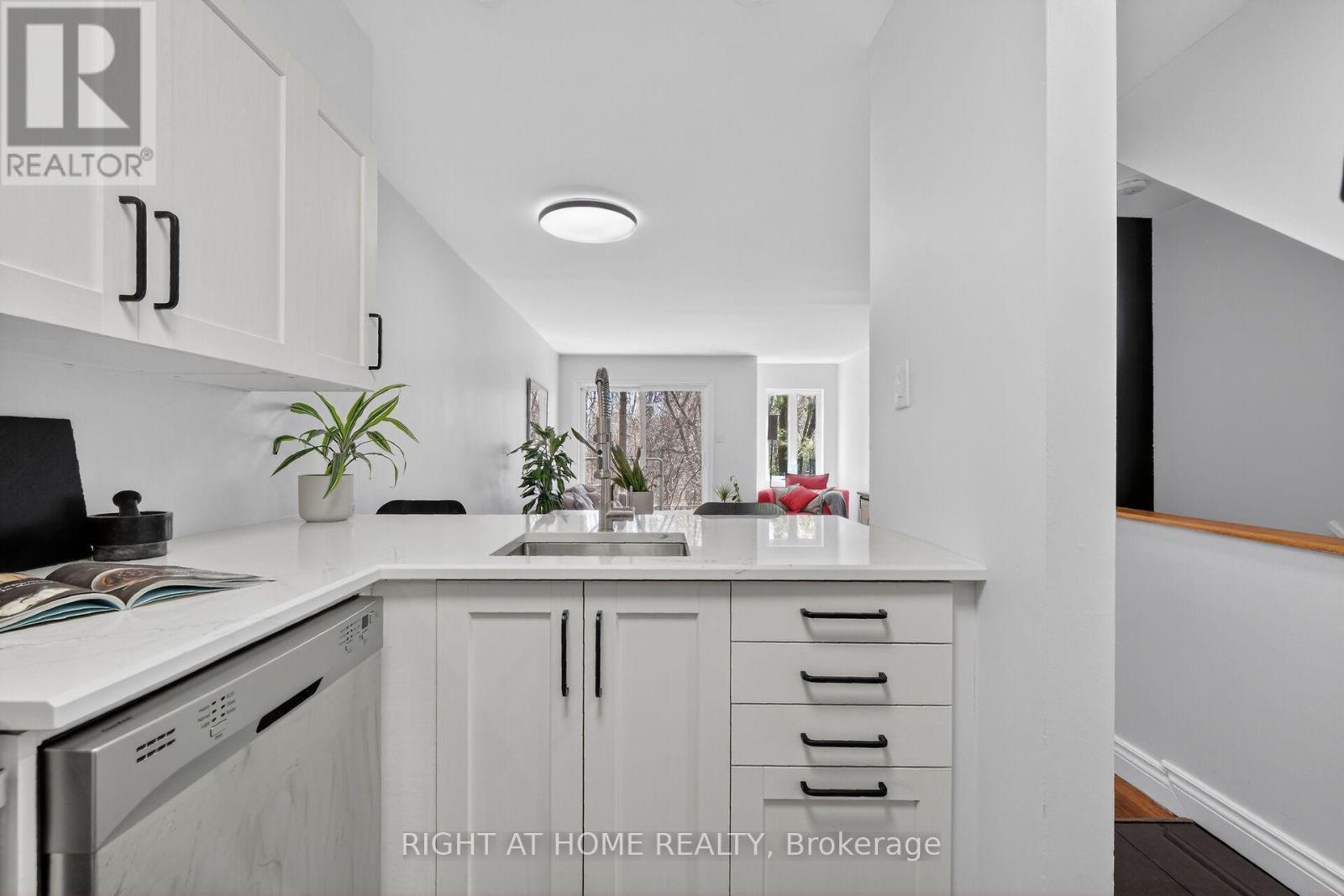 43 Crispin Private, Ottawa, ON