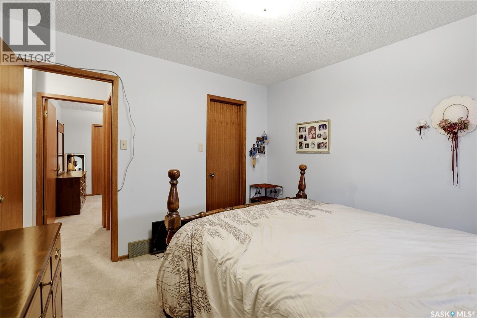 2606 Neff Road E, Regina, SK