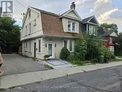 154 DAVISVILLE AVENUE Toronto, ON M4S 1E8