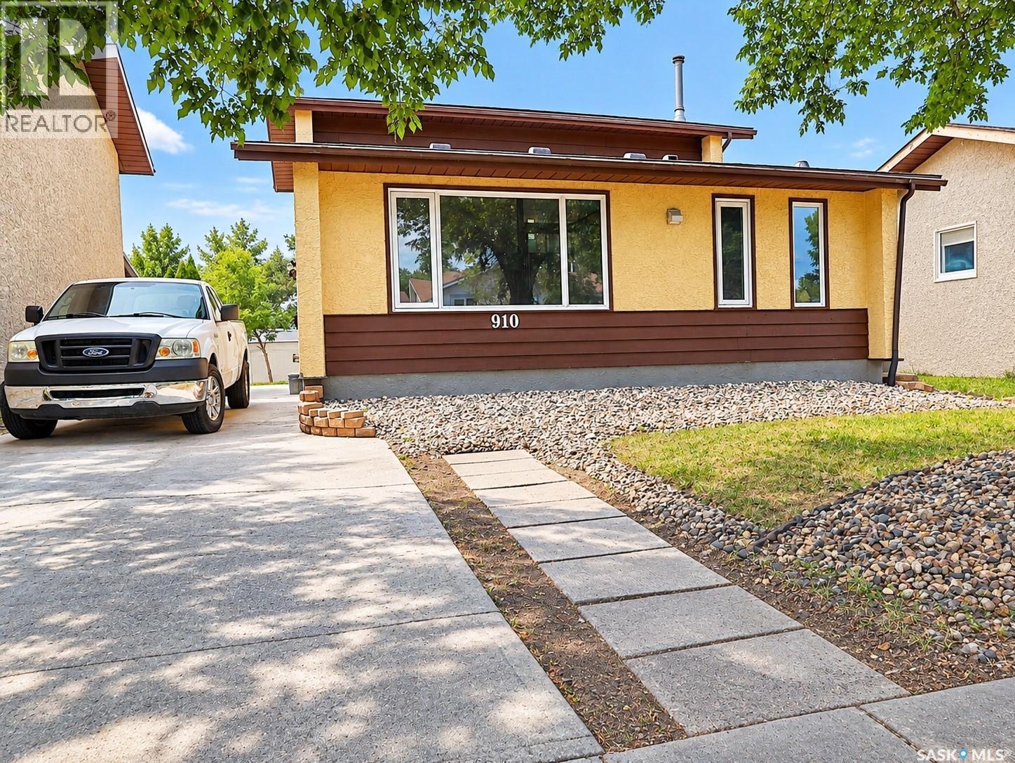 910 Devonshire Drive N, Regina, SK