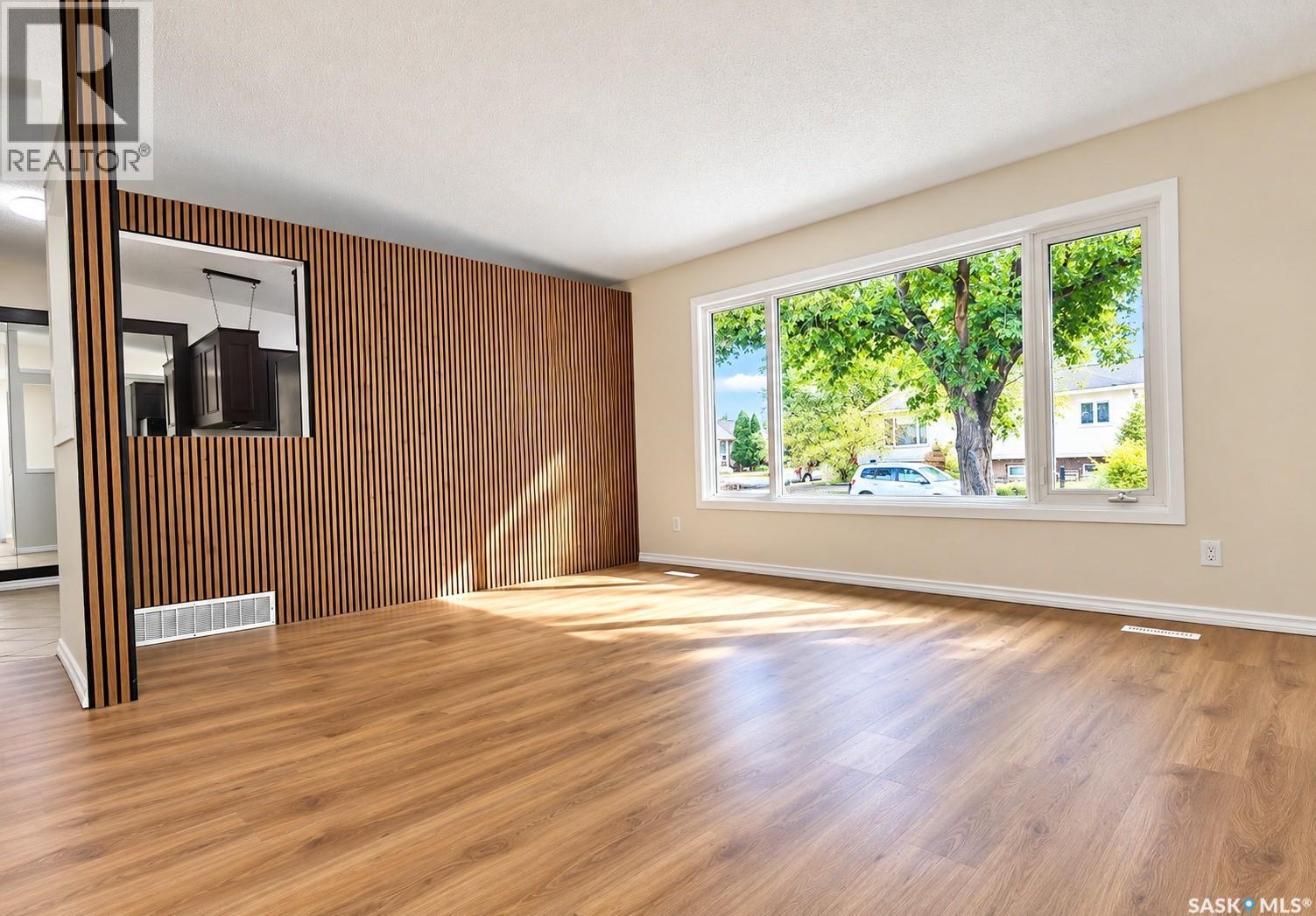 910 Devonshire Drive N, Regina, SK