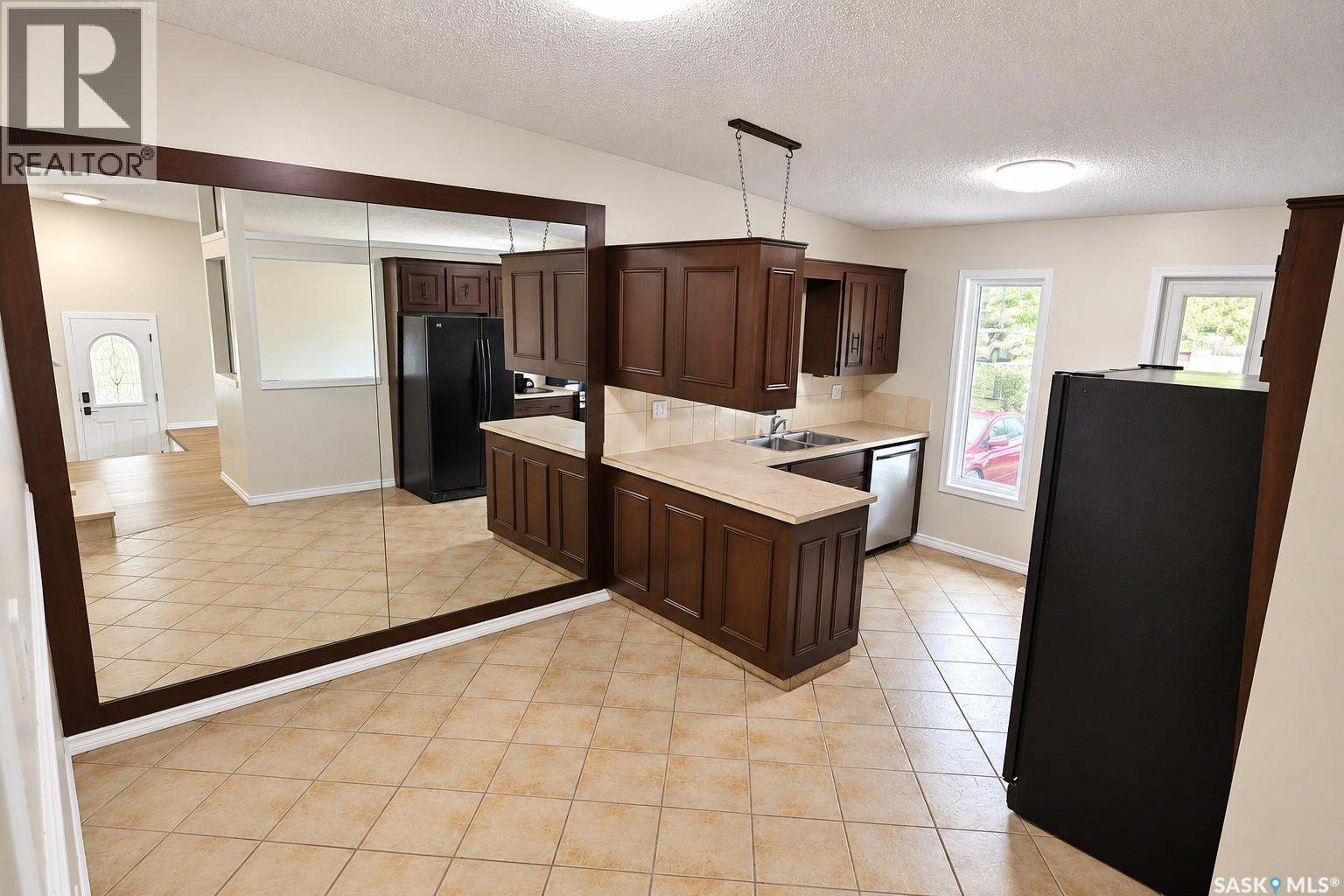 910 Devonshire Drive N, Regina, SK