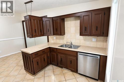 910 Devonshire Drive N, Regina, SK 