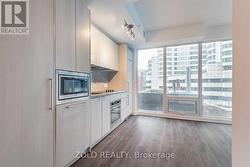 1811 - 115 BLUE JAYS WAY Toronto, ON M5V 0N4