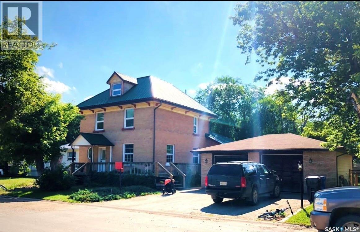 114 Second Street E, Carnduff, SK