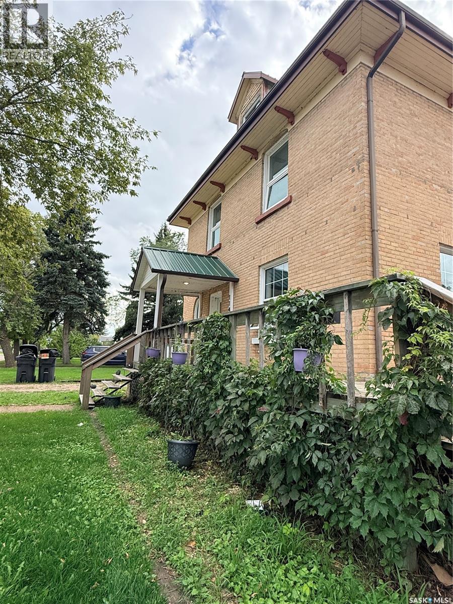 114 Second Street E, Carnduff, SK