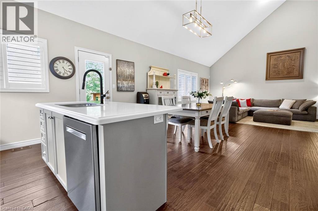 16 Rolling Lane, Hamilton, ON