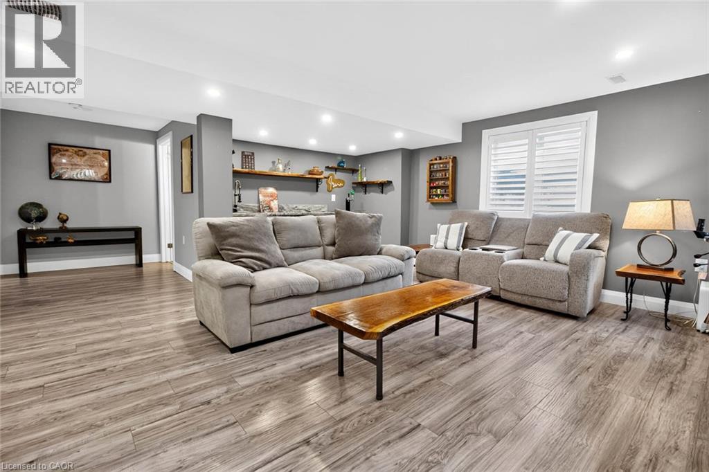 16 Rolling Lane, Hamilton, ON