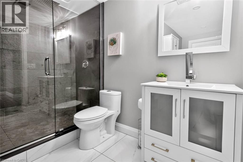 16 Rolling Lane, Hamilton, ON