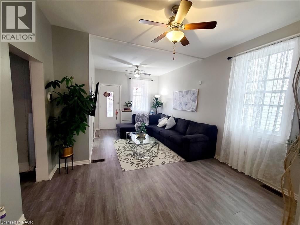 40 Whitfield Avenue, Hamilton, ON