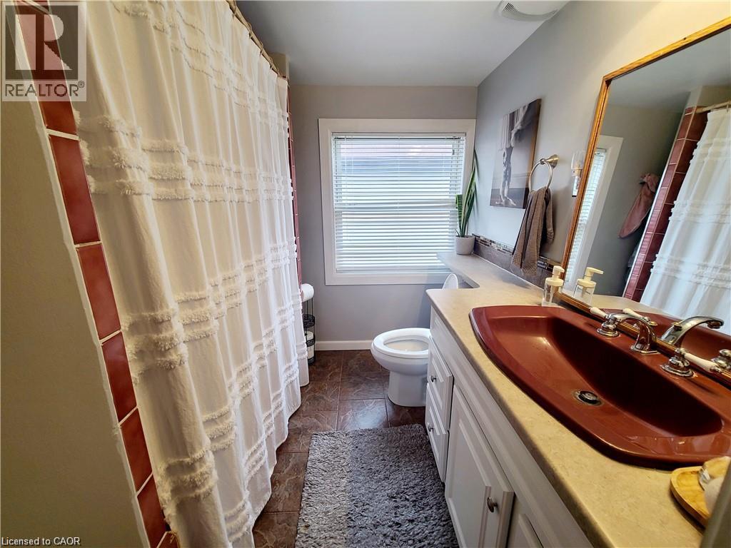 40 Whitfield Avenue, Hamilton, ON