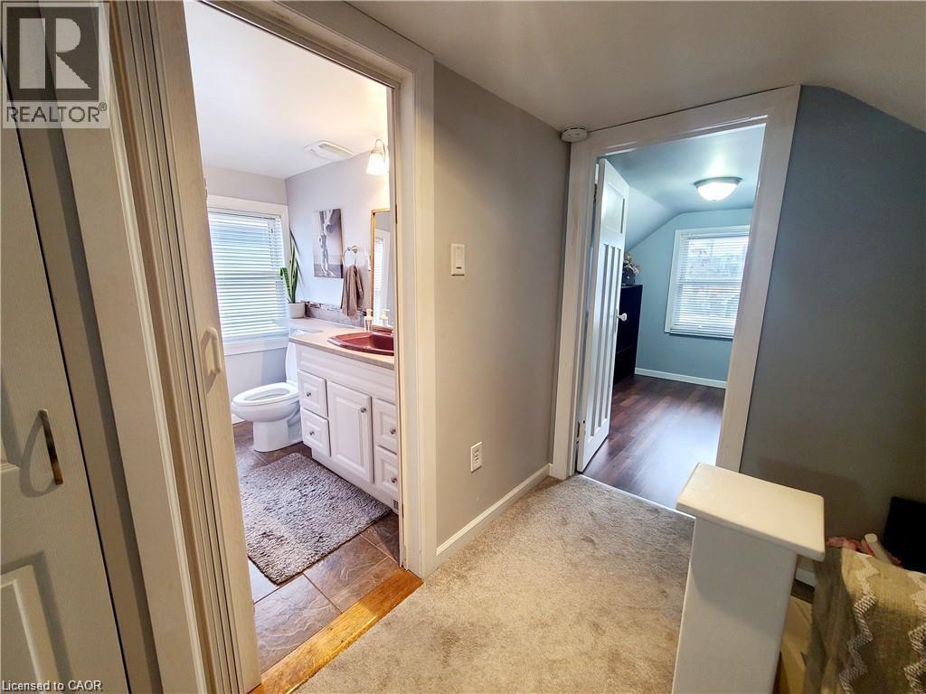 40 Whitfield Avenue, Hamilton, ON