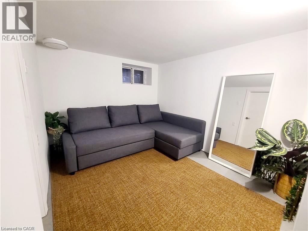 40 Whitfield Avenue, Hamilton, ON