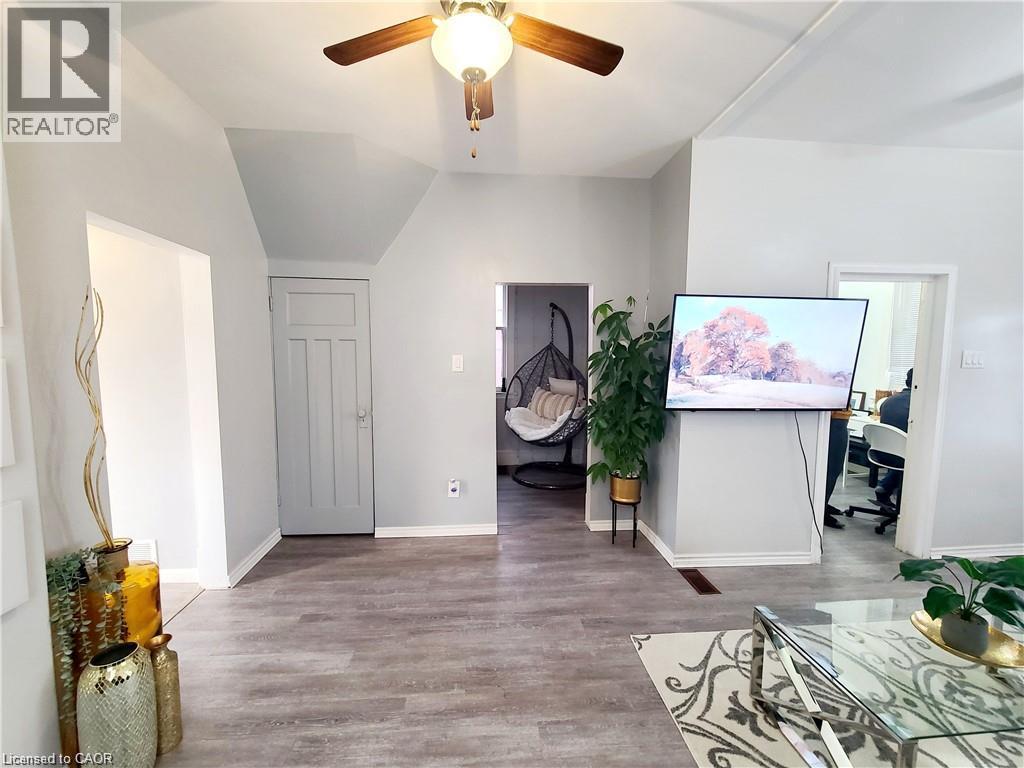 40 Whitfield Avenue, Hamilton, ON
