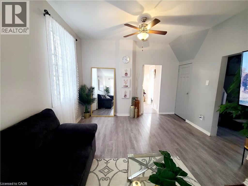 40 Whitfield Avenue, Hamilton, ON