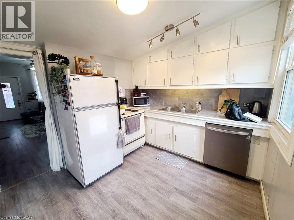 40 Whitfield Avenue, Hamilton, ON