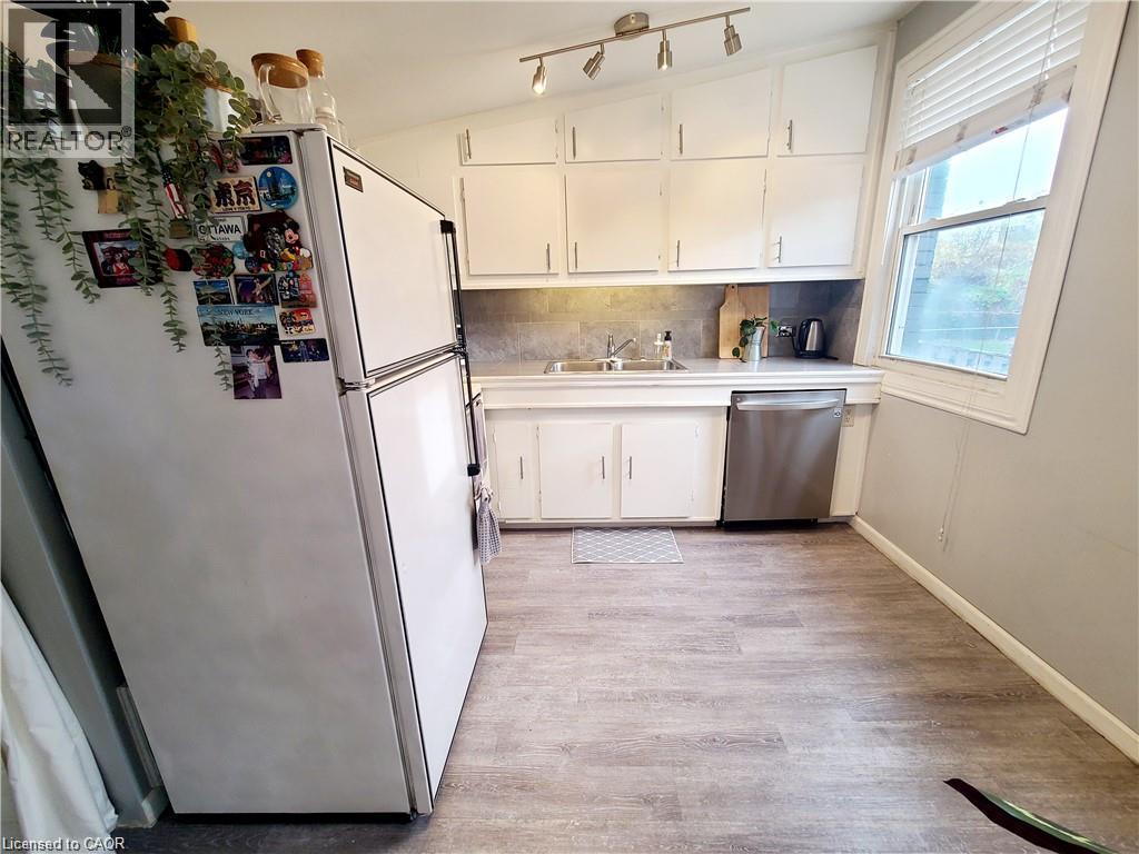 40 Whitfield Avenue, Hamilton, ON