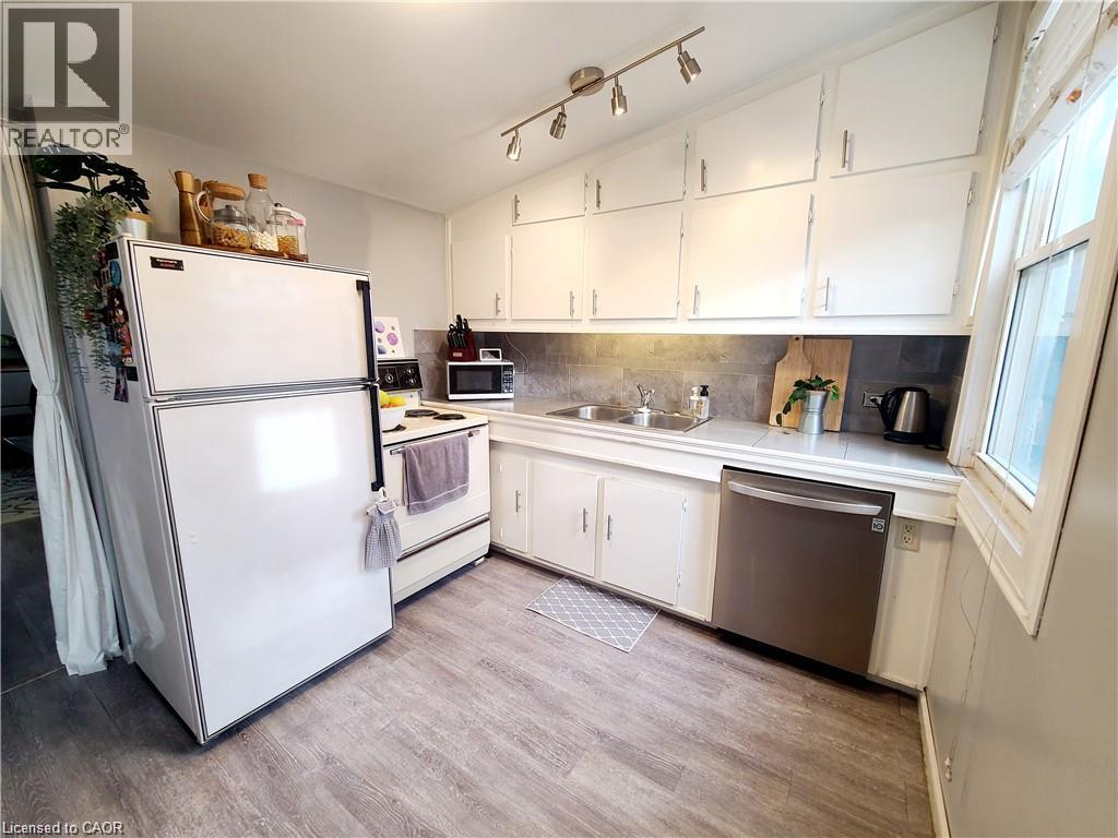 40 Whitfield Avenue, Hamilton, ON