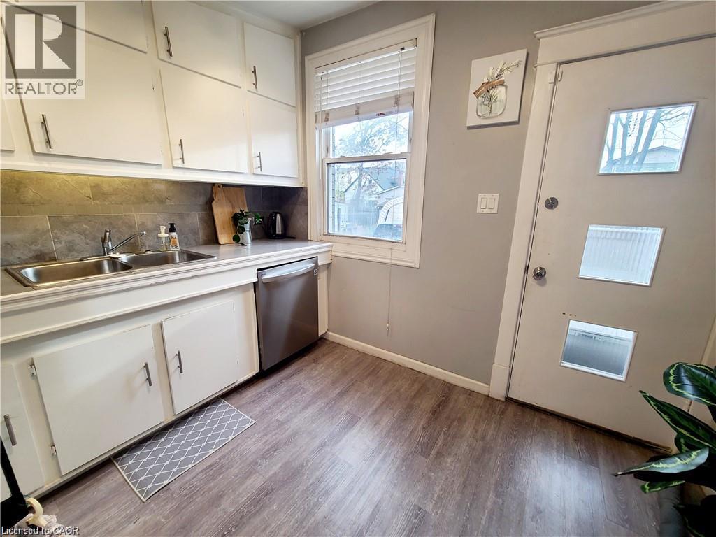 40 Whitfield Avenue, Hamilton, ON