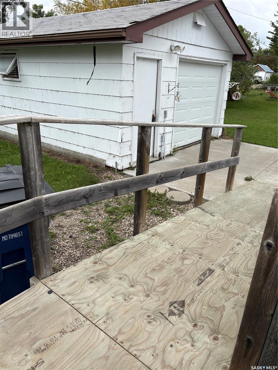 111 4Th Avenue W, Kelvington, SK