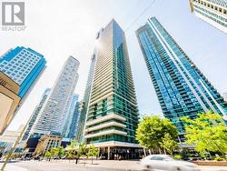 304 - 33 BAY STREET Toronto, ON M5J 2Z3