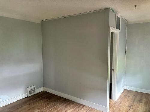 1537 Pacific Ave, Winnipeg, MB 