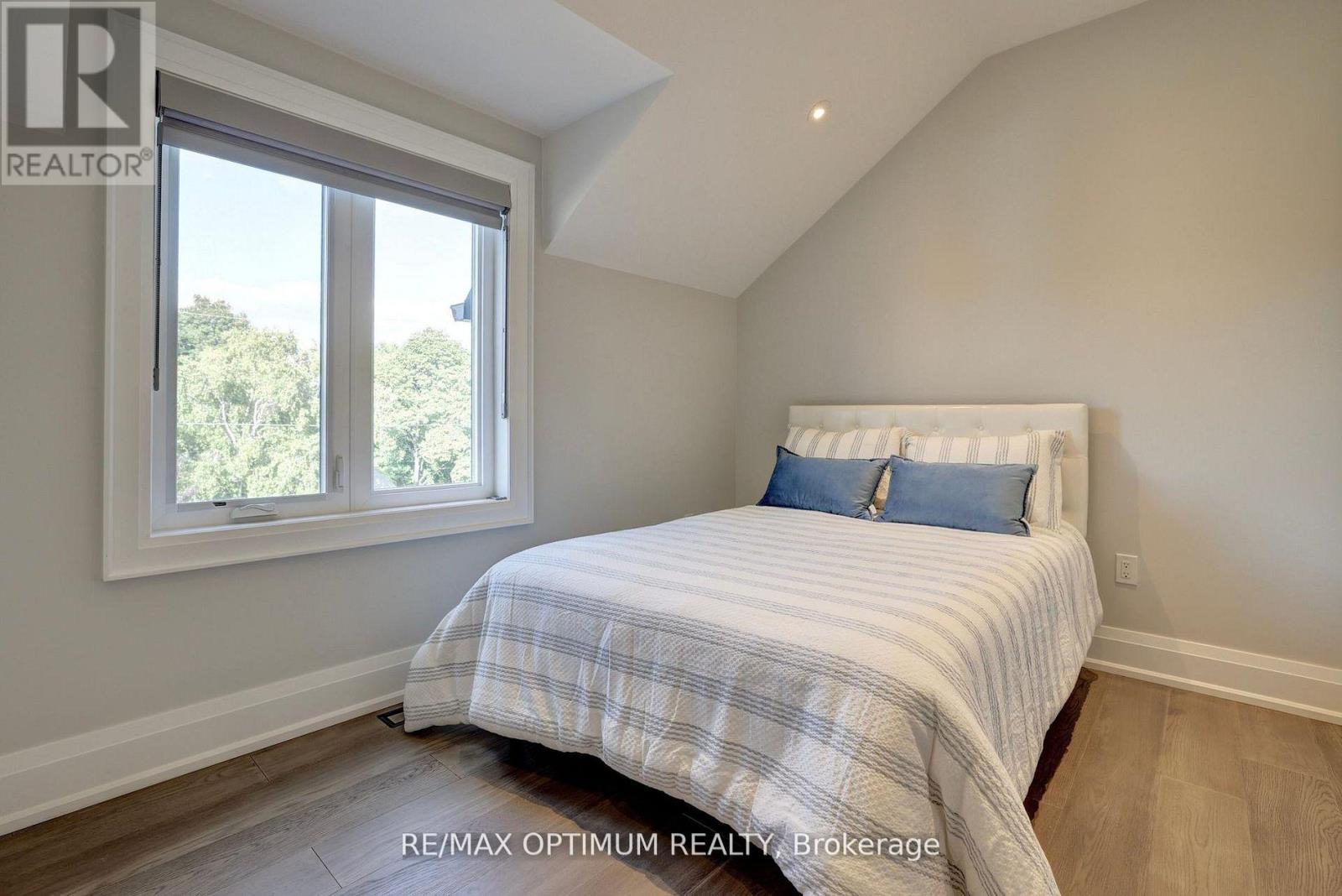 26 Pioneer Drive, Mississauga, ON