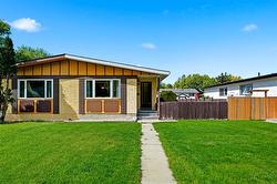 68 Harwood CR  Winnipeg, MB R3R 1W5