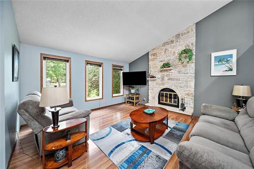 107 Alex Taylor Dr, Winnipeg, MB 