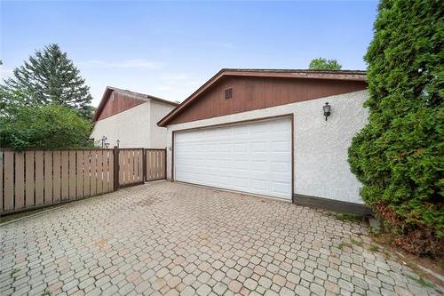 107 Alex Taylor Dr, Winnipeg, MB 
