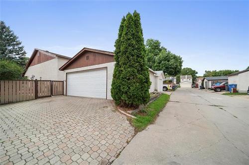 107 Alex Taylor Dr, Winnipeg, MB 