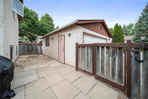 107 Alex Taylor Dr, Winnipeg, MB 
