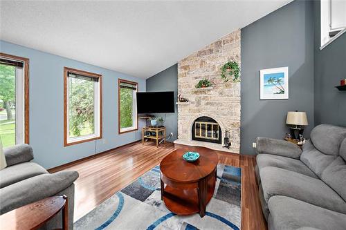107 Alex Taylor Dr, Winnipeg, MB 