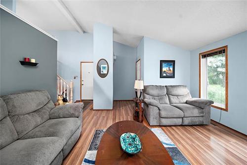 107 Alex Taylor Dr, Winnipeg, MB 