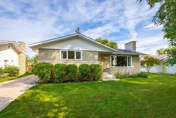 71 Royal Salinger RD  Winnipeg, MB R2J 1P1
