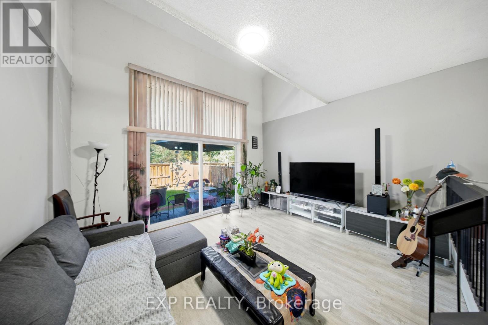 8 - 275 Manse Road, Toronto, ON