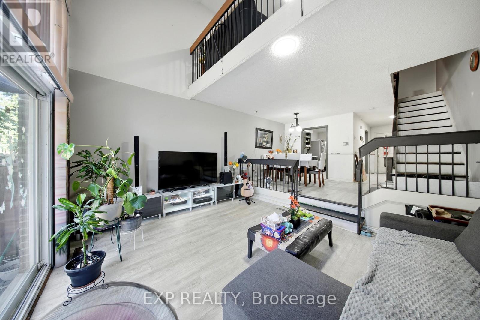 8 - 275 Manse Road, Toronto, ON