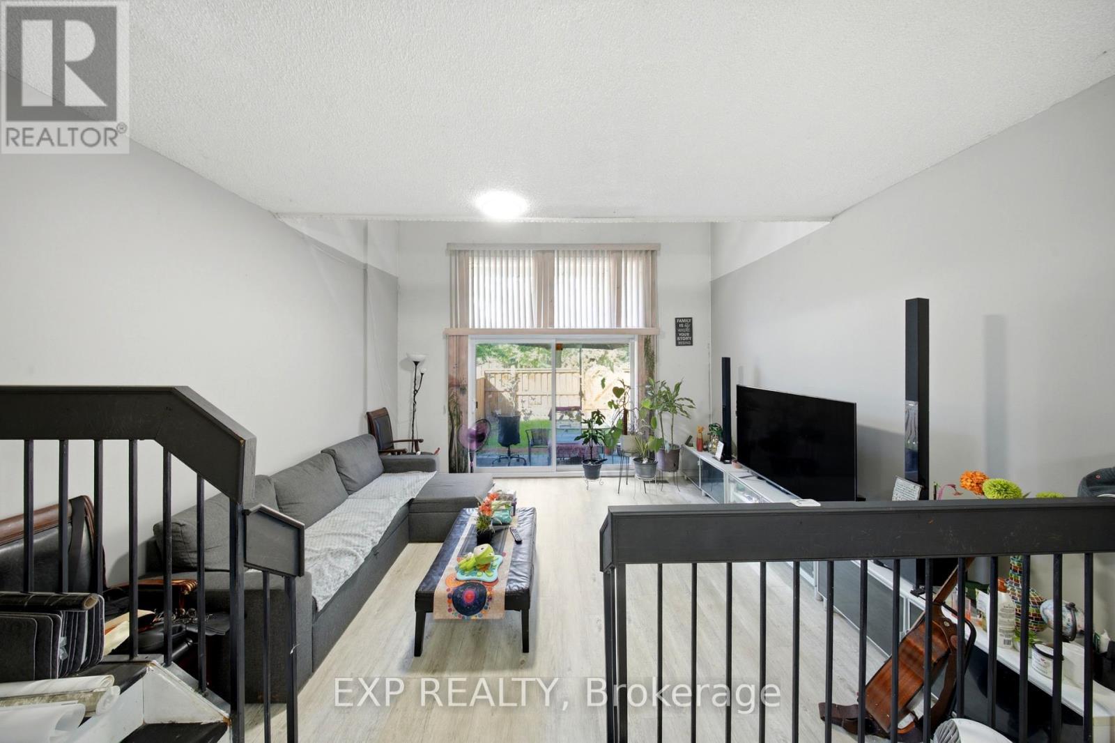 8 - 275 Manse Road, Toronto, ON